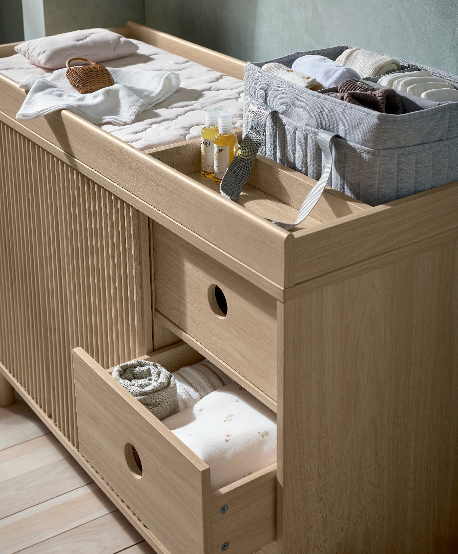 Oska WIDE Dresser Changer - Oak