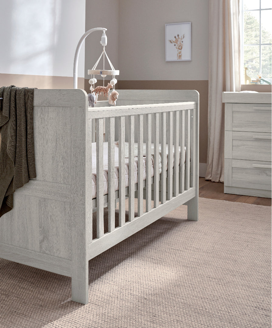 Mamas & Papas Atlas 5 Piece Set with Cotbed, Dresser Changer, Mattress, Fitted Sheets & Mattress Protector - White Wash