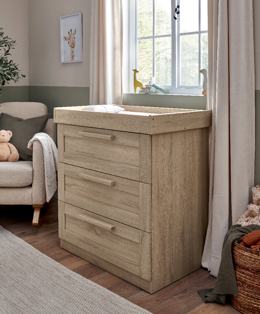 Mamas & Papas Atlas 5 Piece Set with Cotbed, Dresser Changer, Mattress, Fitted Sheets & Mattress Protector - Light Oak
