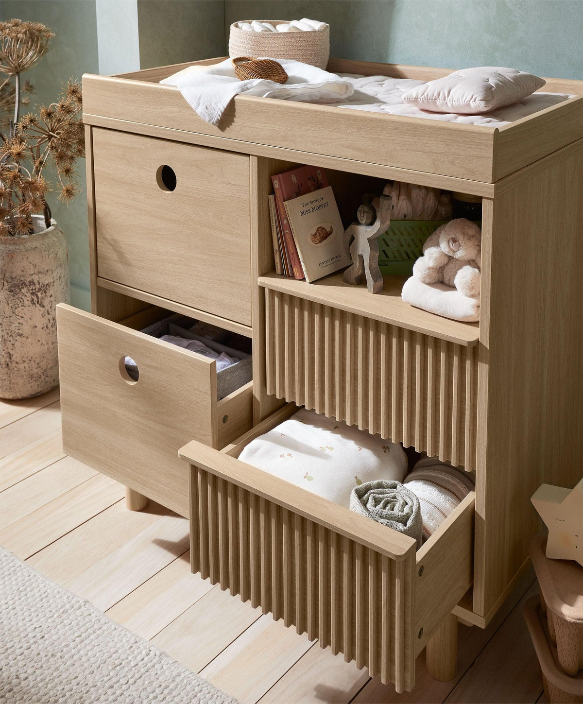 Oska Cotbed & Dresser Bundle (5 Pieces) - Oak (pre order end OCTOBER)