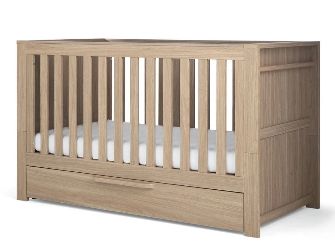 Franklin Light Oak 5 Piece Set - COT and DRESSER Set