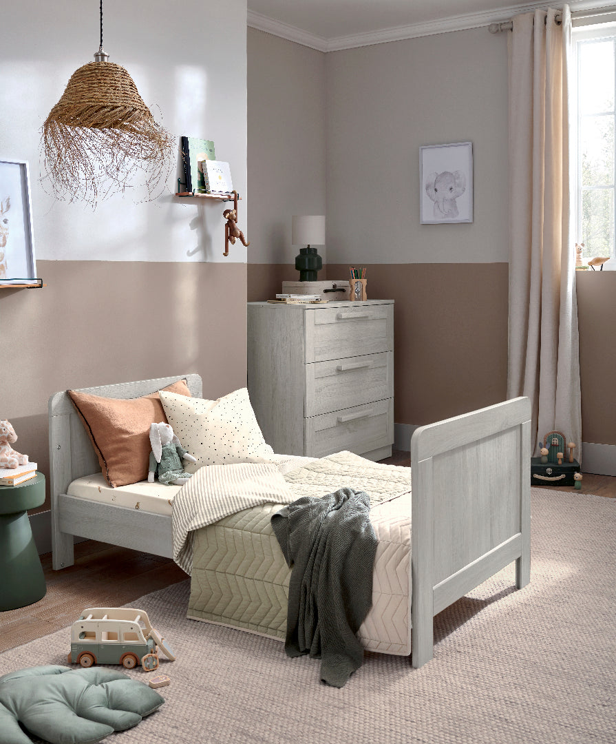 Mamas & Papas Atlas 5 Piece Set with Cotbed, Dresser Changer, Mattress, Fitted Sheets & Mattress Protector - White Wash