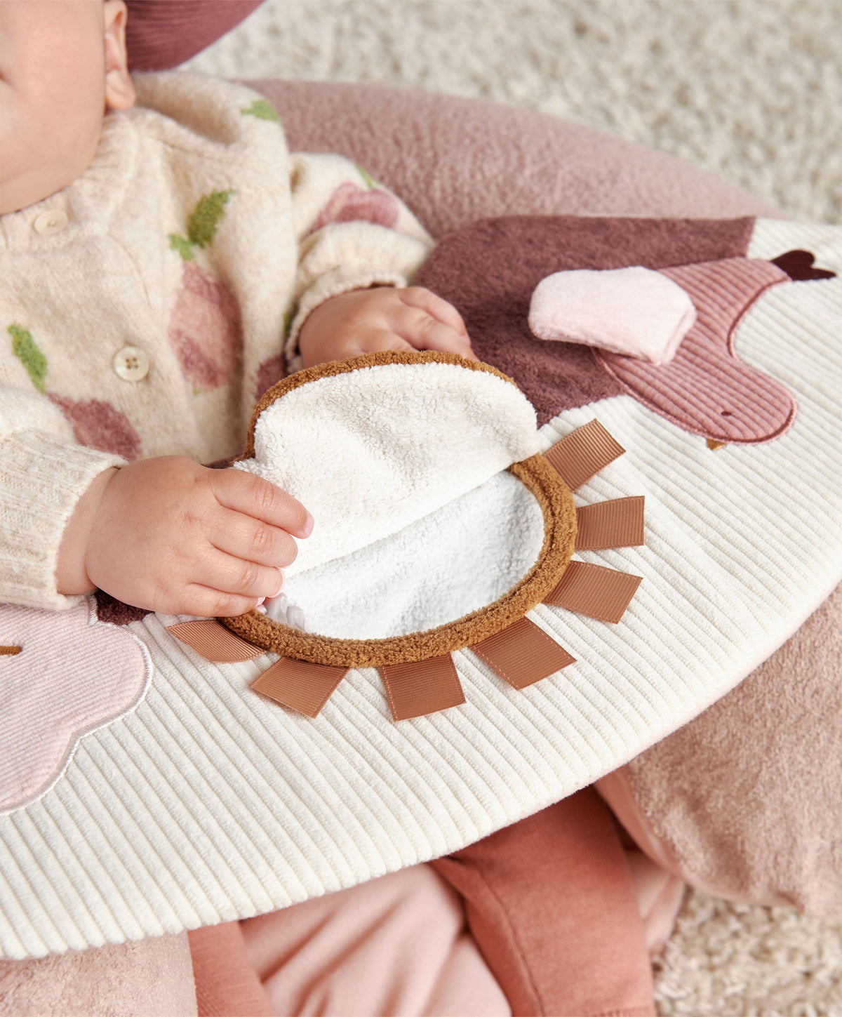 Welcome to the World Sit & Play - Floral