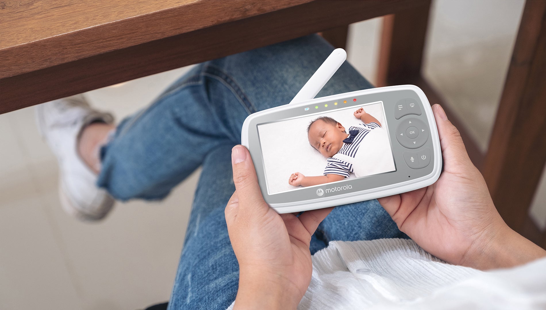 MOTOROLA VM44 CONNECT 4.3" Wi-Fi Video Baby Monitor