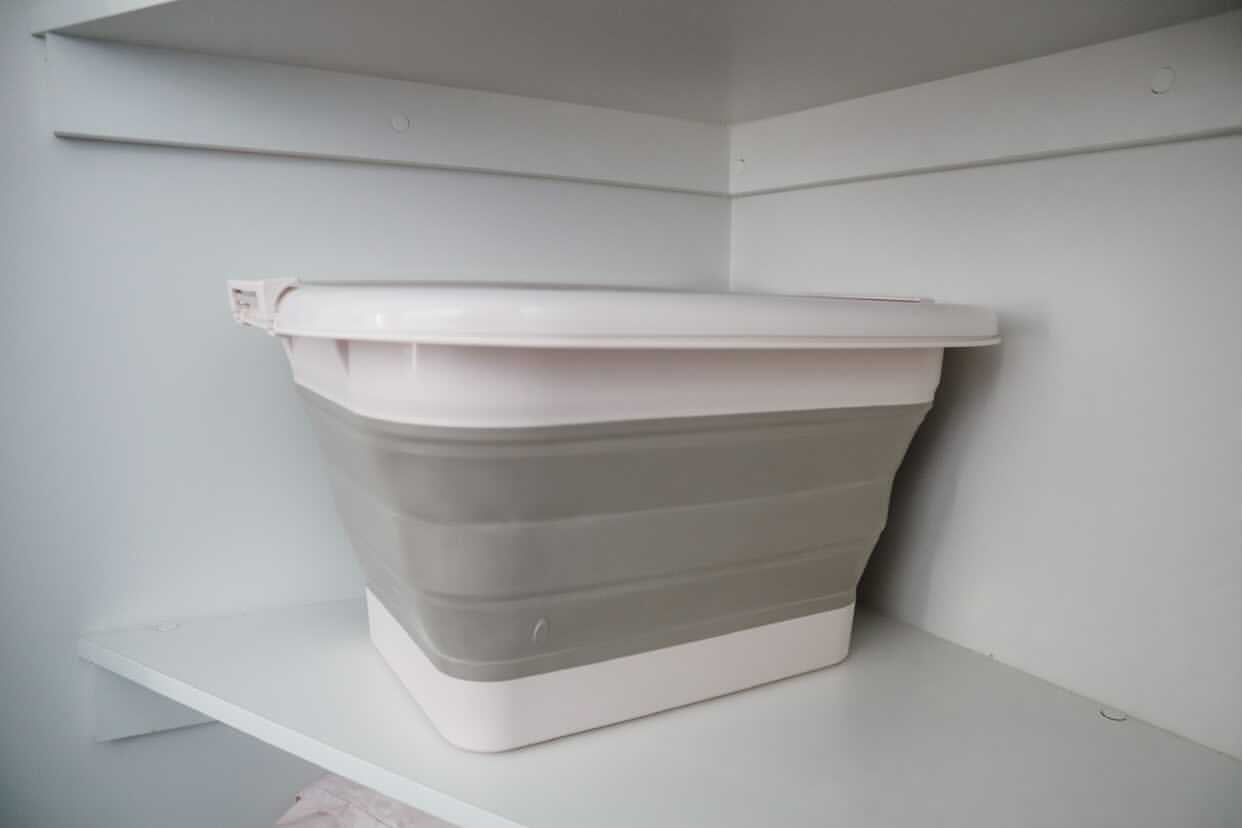 Folding Storage tray with lid Size: 49.5 x 39 x 27cms