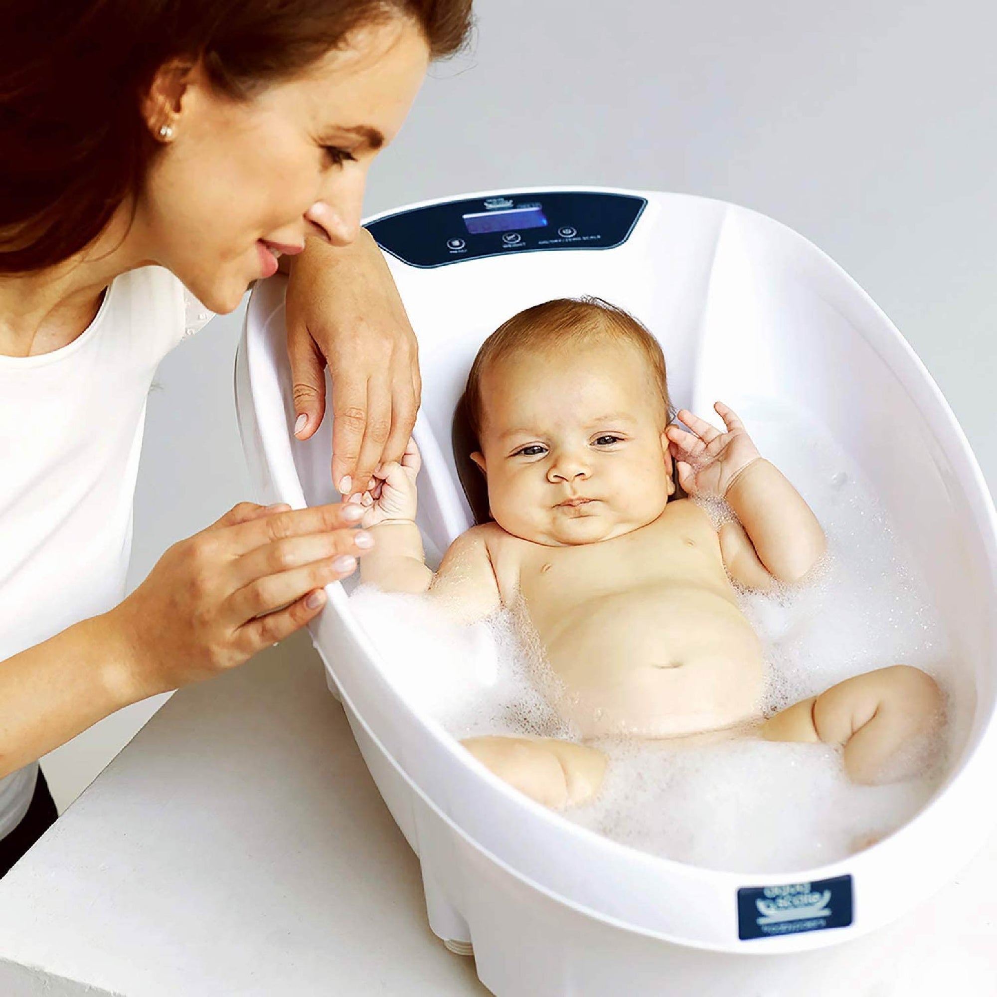 in AquaScale Bath (stand sold separately) babystudio